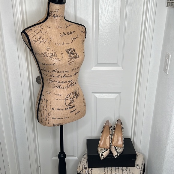 Banana Republic Women’s High Heel Shoe. Snake Print Design. All Leather. New - Picture 17 of 17